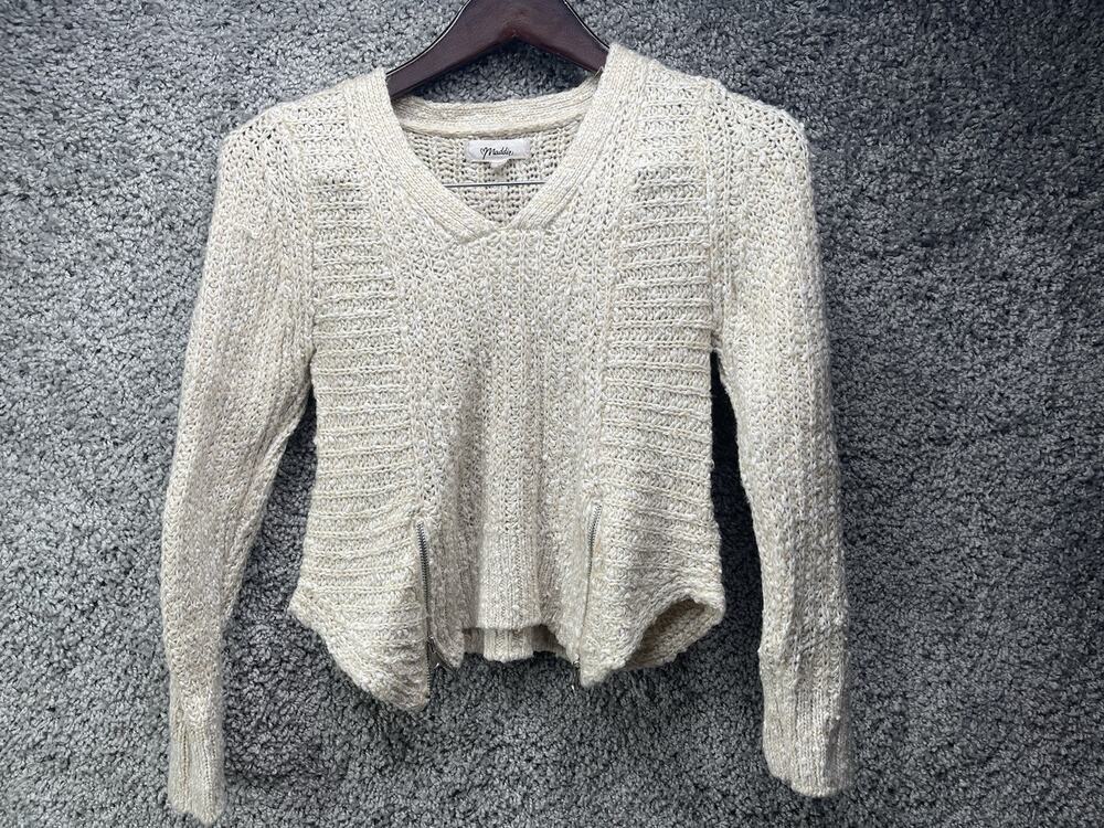 Junior's Women’s Maddie Ivory Cream Beige Pullover Sweater V Neck Size Medium